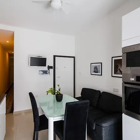 The Burrow By The Sea Apartman
